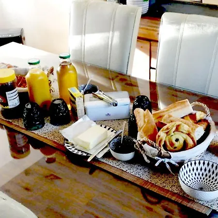 Posez Vous Chez Moi Bed & Breakfast